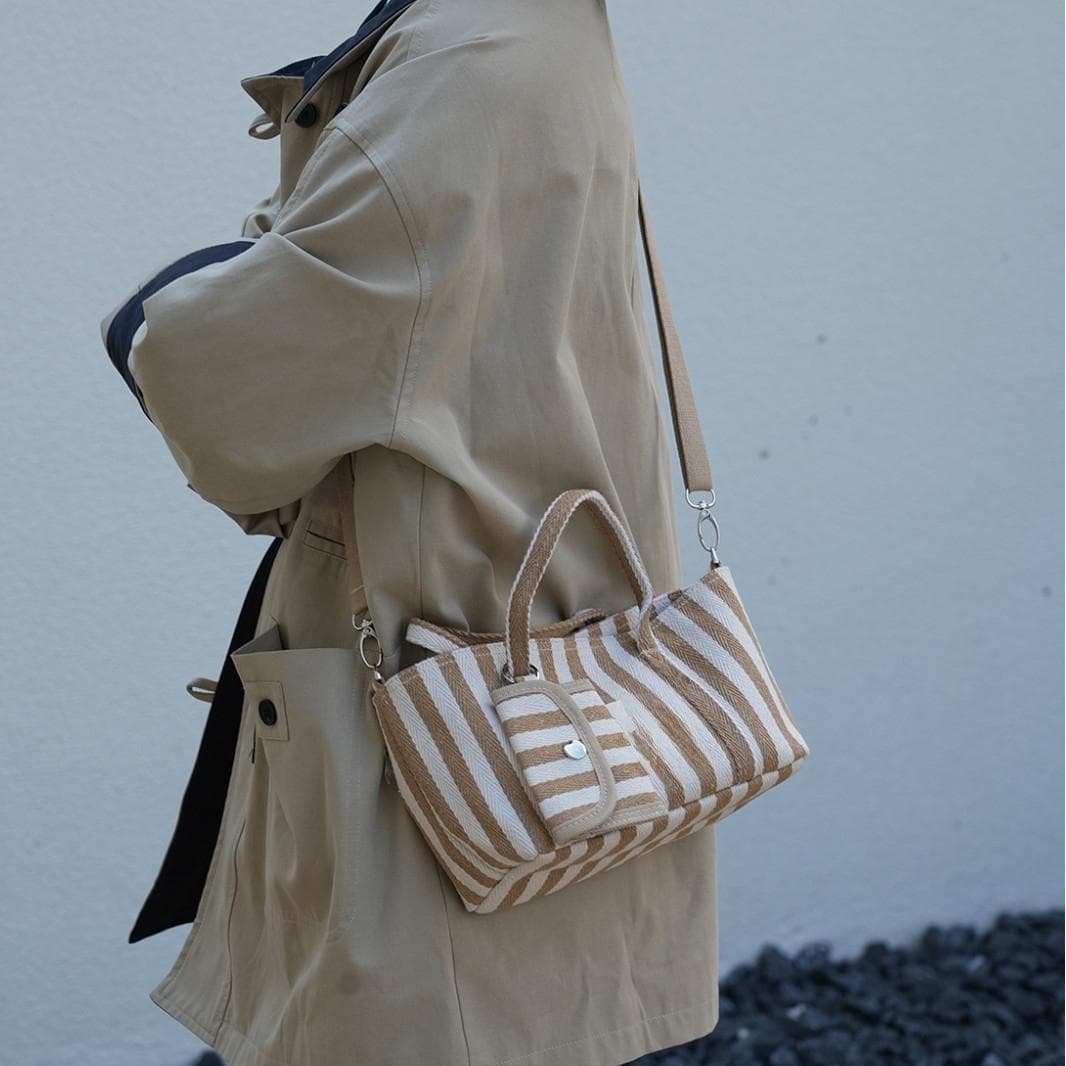 Contrasting Color Striped Small Bag, A Versatile Crossbody Bag for Women, and An Exquisite Mini Handbag 21cm*14.5cm*11cm
