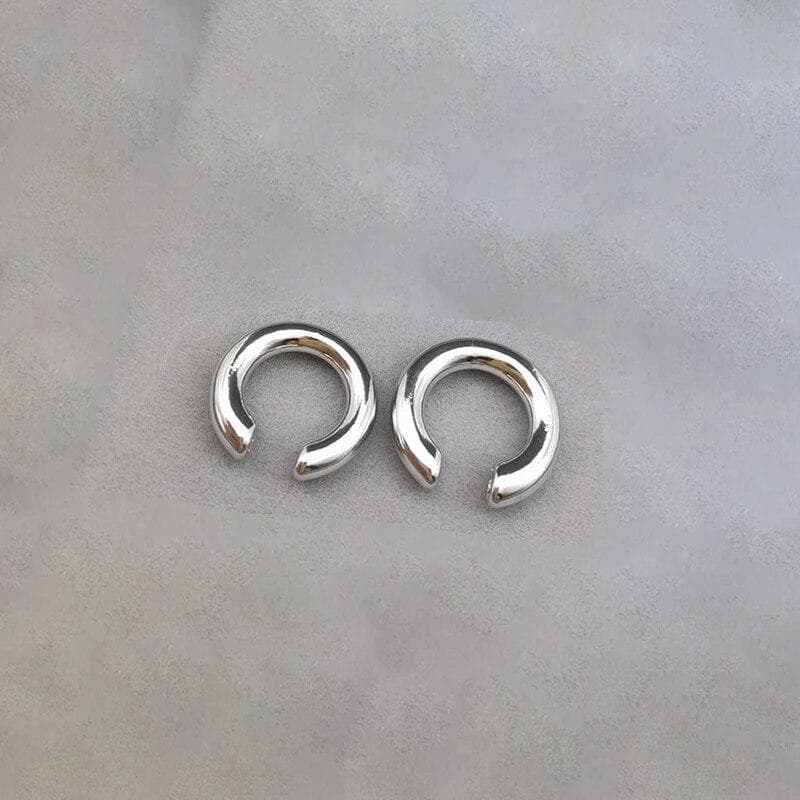 Unique Fake Piercing Metal Ear Clips Asymmetry Round Cartilage Ear Clip For Women Girl Fashion Ear Cuff Jewelry Gift silver