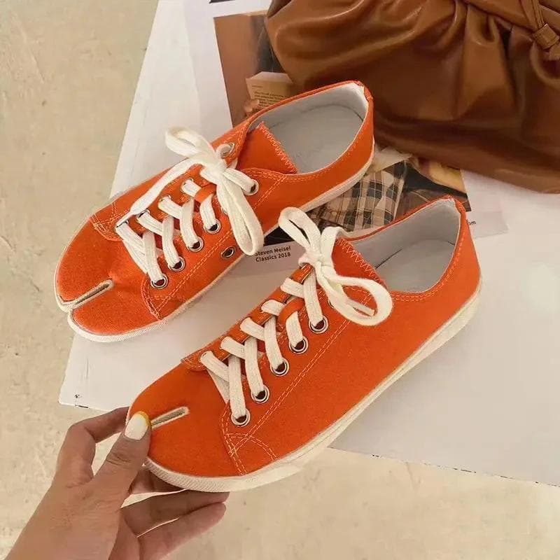 New Canvas Tabi Shoes Split Toe Flats Women Mary Janes Sneaker Casual Fashion Women Pig Hoof Shoes High Quality Women Flat Shoes 36