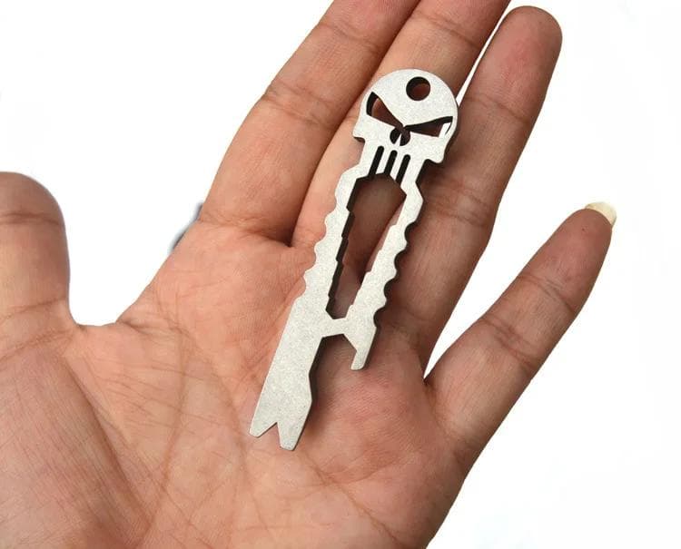 Stainless Steel Skull Crowbar Keychain EDC Portable Outdoor Multi-function Tool Bottle Opener Wrench Nail Lifter Portable Tools silver