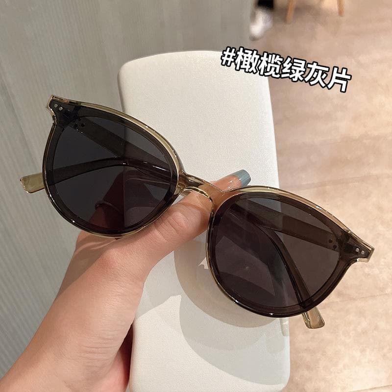 Fashion Rivet Sunglasses Women Anti Glare UV Protection Stylish Beach Sun Glasses for Women Men Outdoor