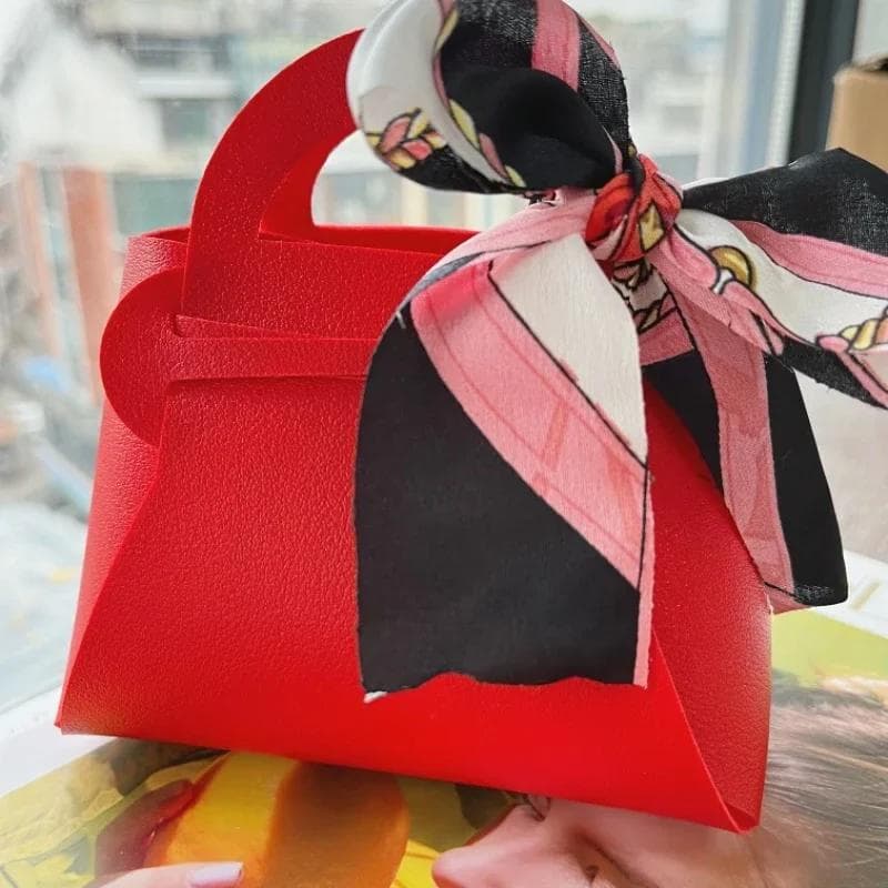 Distribute Leather Pink Gift Bags Wedding Favour Bag for Guest Mini Handbag with Ribbon Candy Packaging Box Party Decor red