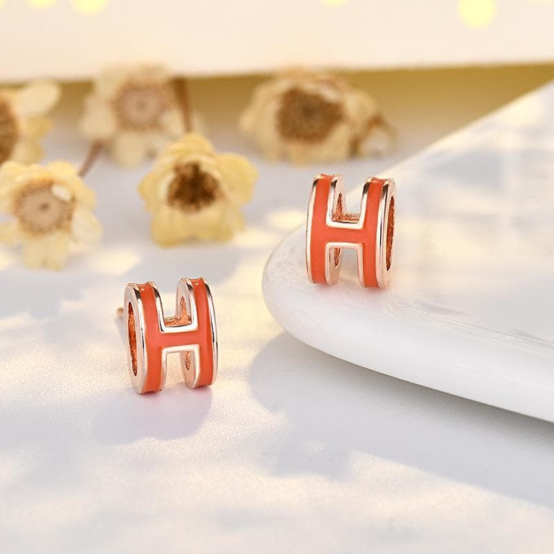 New Product Trendy Women's Niche Design Sense Simple, Small and Exquisite H Color Earrings High-end Pure Needle H Earrings