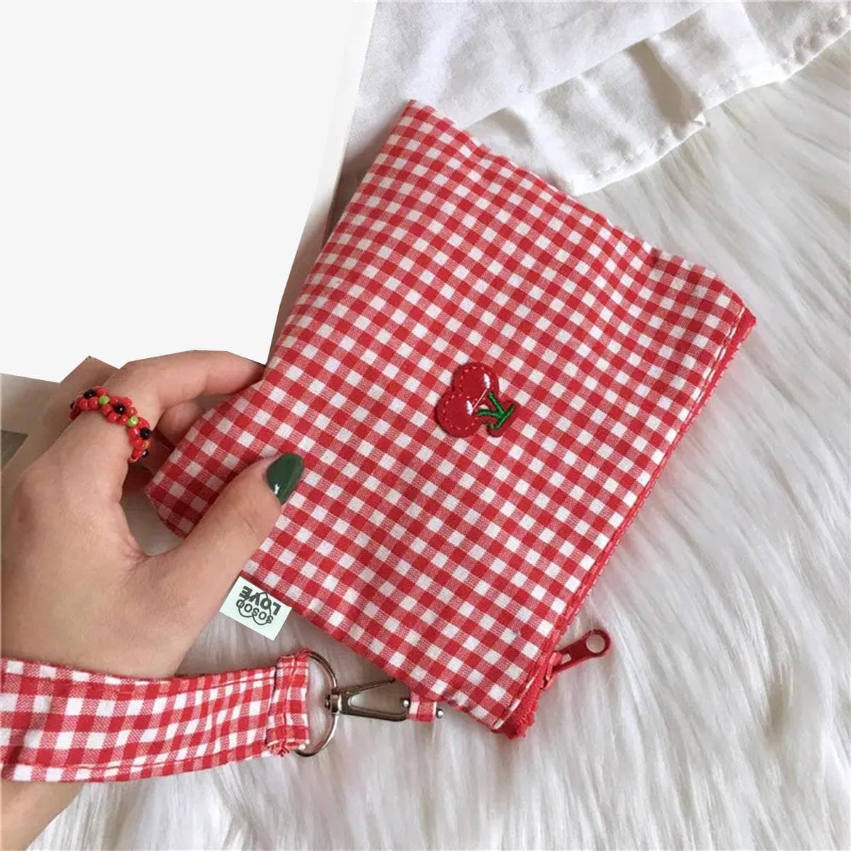 Makeup Bag, Portable and Easy to Carry. Red Plaid, Large Capacity Cosmetic Lipstick Storage Bag. red