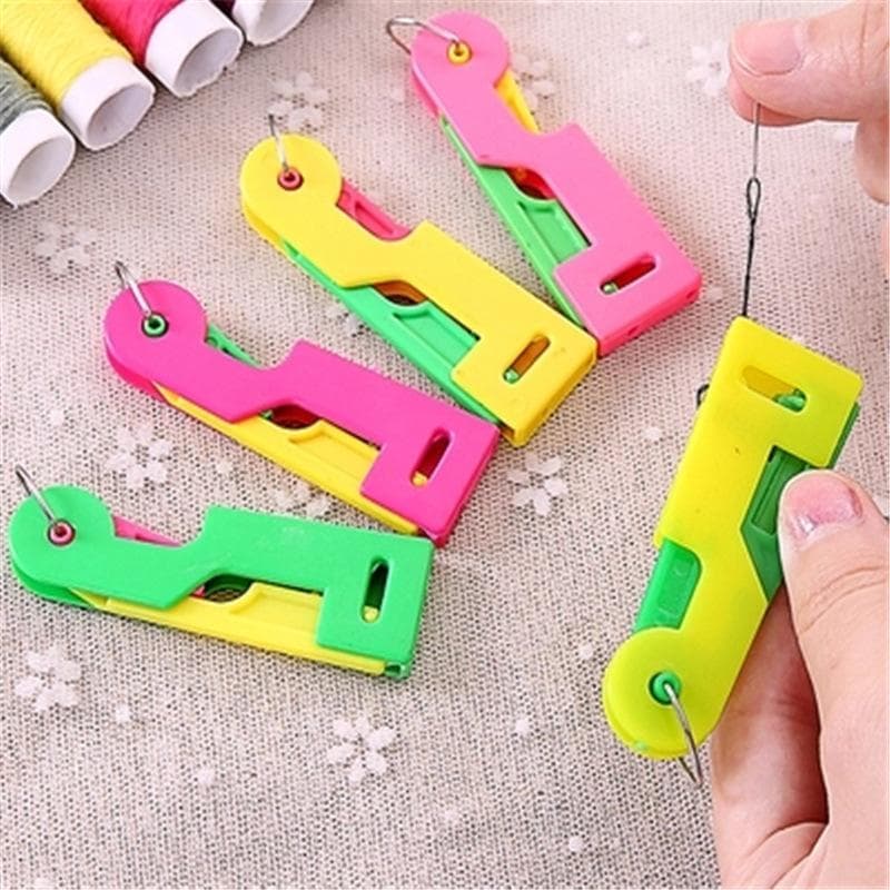 1pcs Elderly Use Automatic Needle Threader Skillful Sewing Device Thread Guide Tool Random color 1pcs