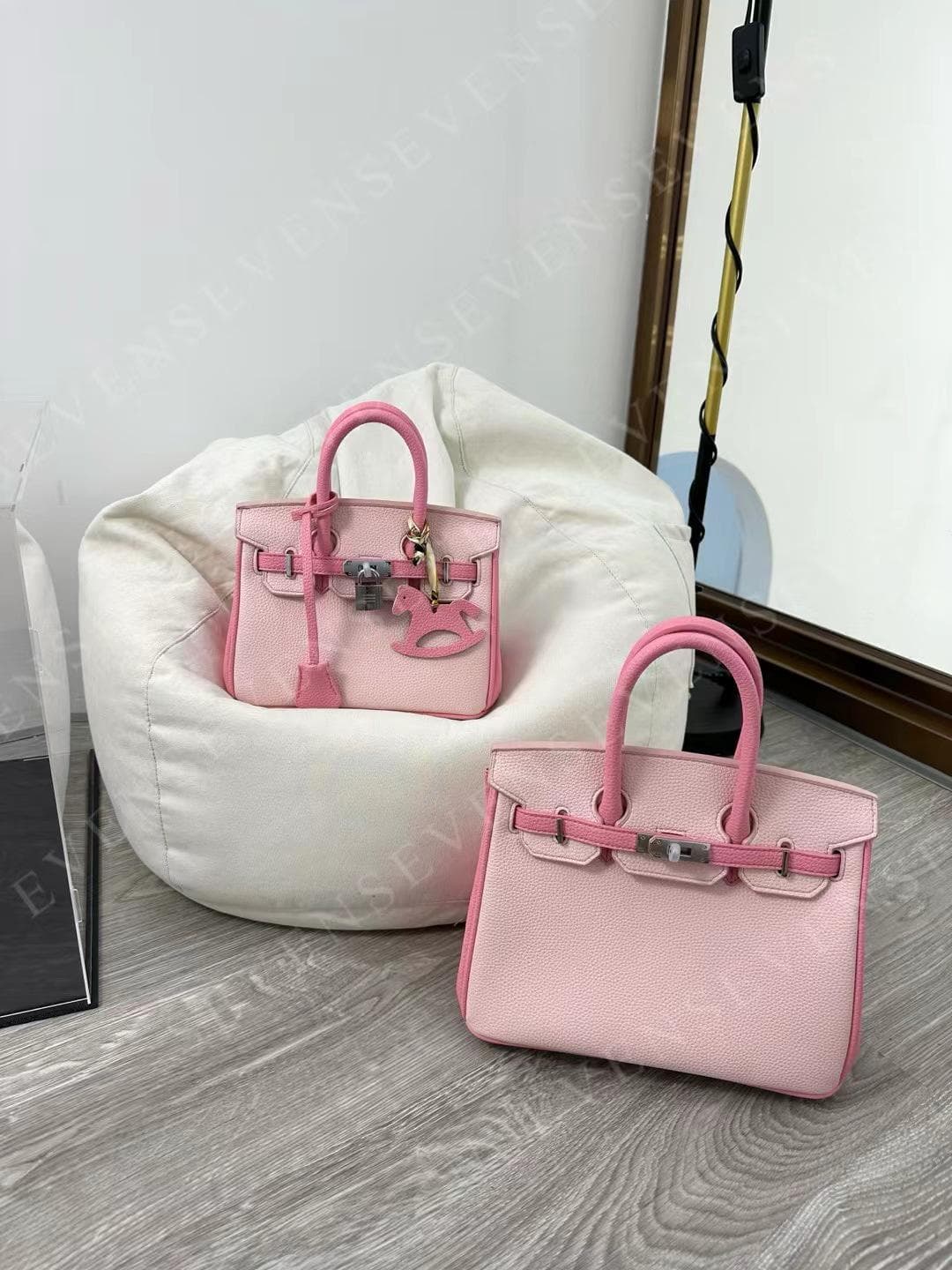Women's Classic Retro Handbags - European & American Fashion