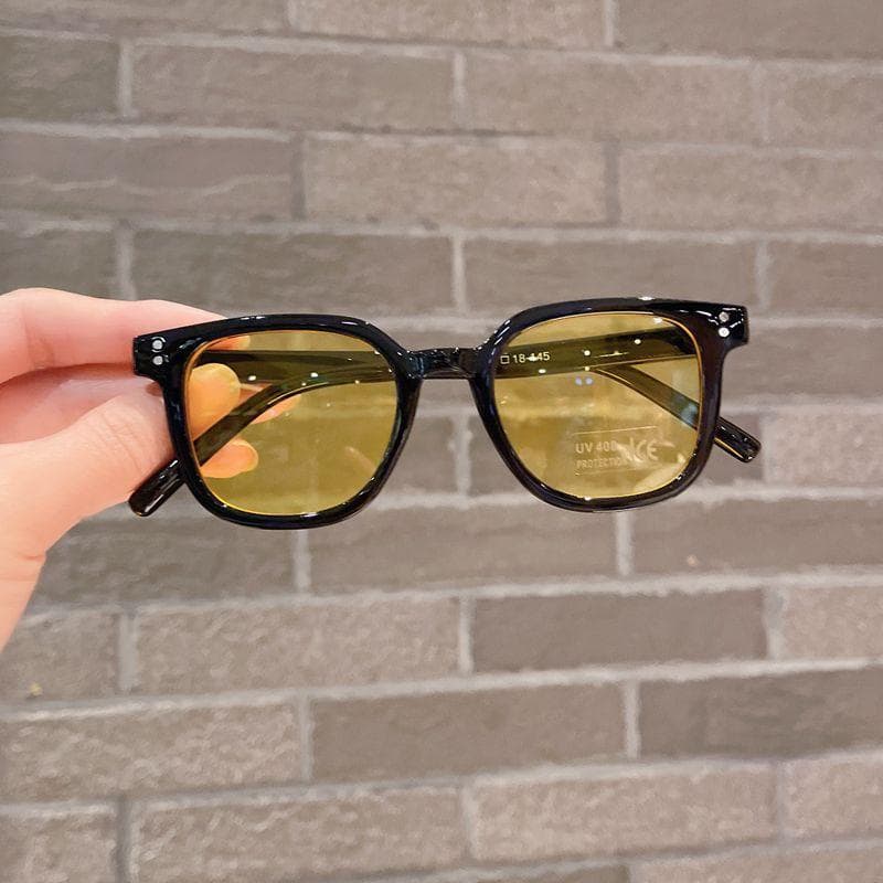 Trendy Childrens Sunglasses UV Resistant Fashion Boys Girls Baby Shades for Outdoor Play 1PC