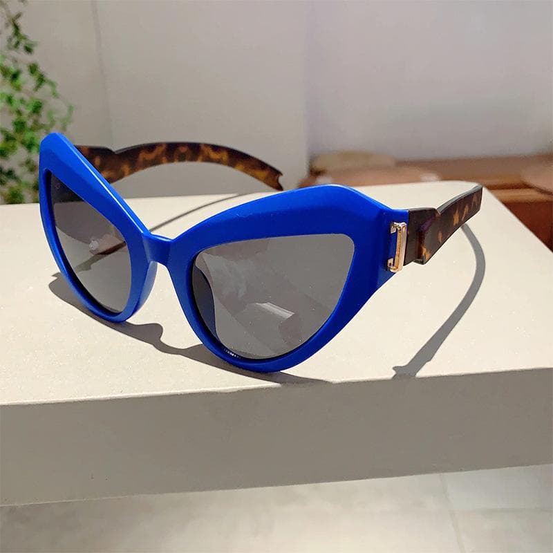Big Frame Vintage Cat Eye Sunglasses Women Men Luxury Designer Sun Glasses Punk Rivet Shades Outdoor Goggle