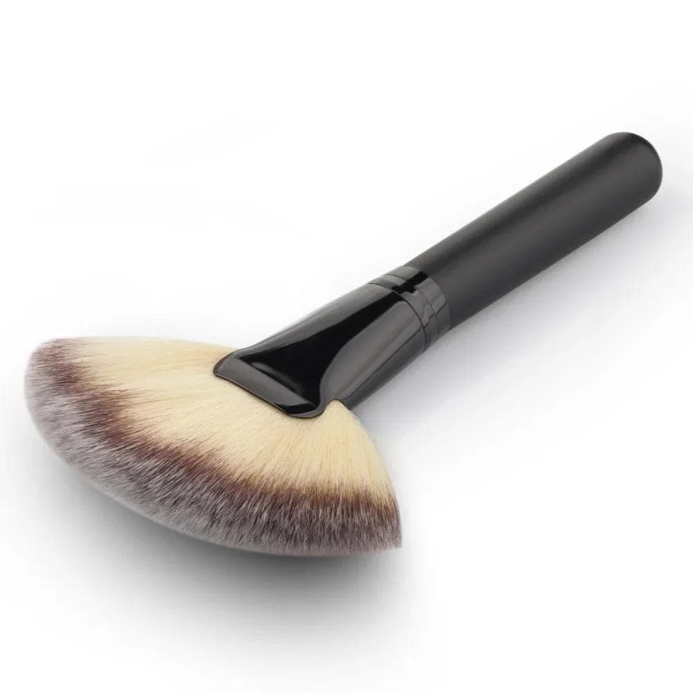 1PCS Soft Makeup Large Fan Brush Foundation Blush Blusher Powder Highlighter Brush Powder Brushes Cosmetic Brushes Maquiagem black