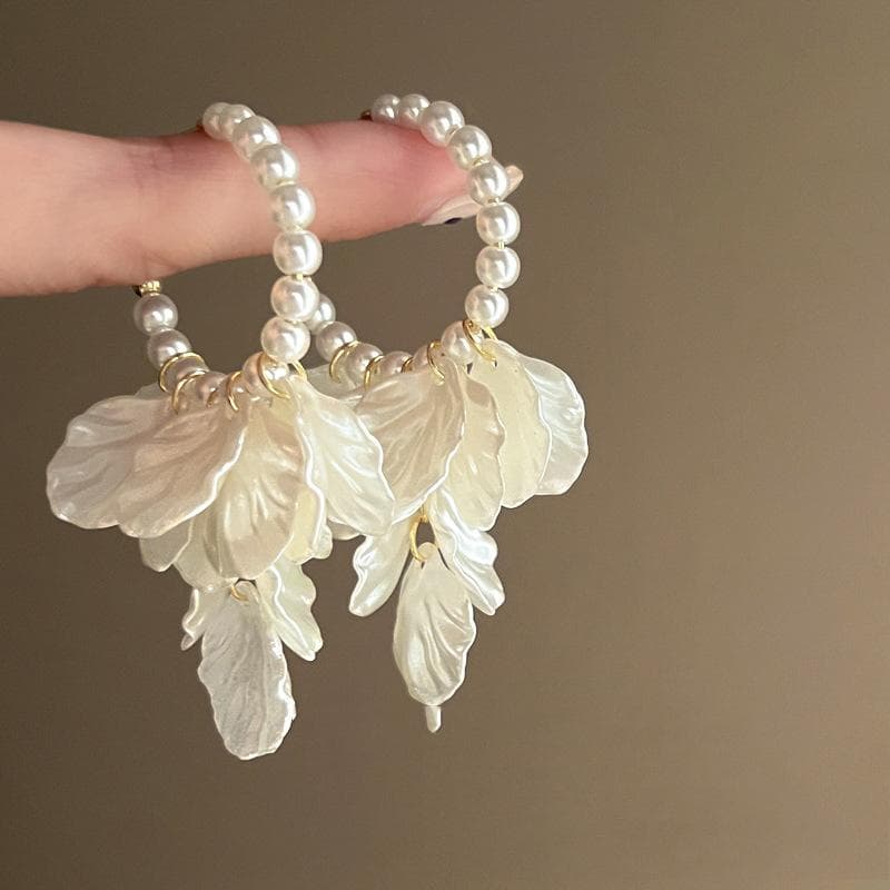 White Tassel Shell Petal Flower Pearl Beaded Hoop Earrings For Women Elegant Wedding Floral Big Earring white