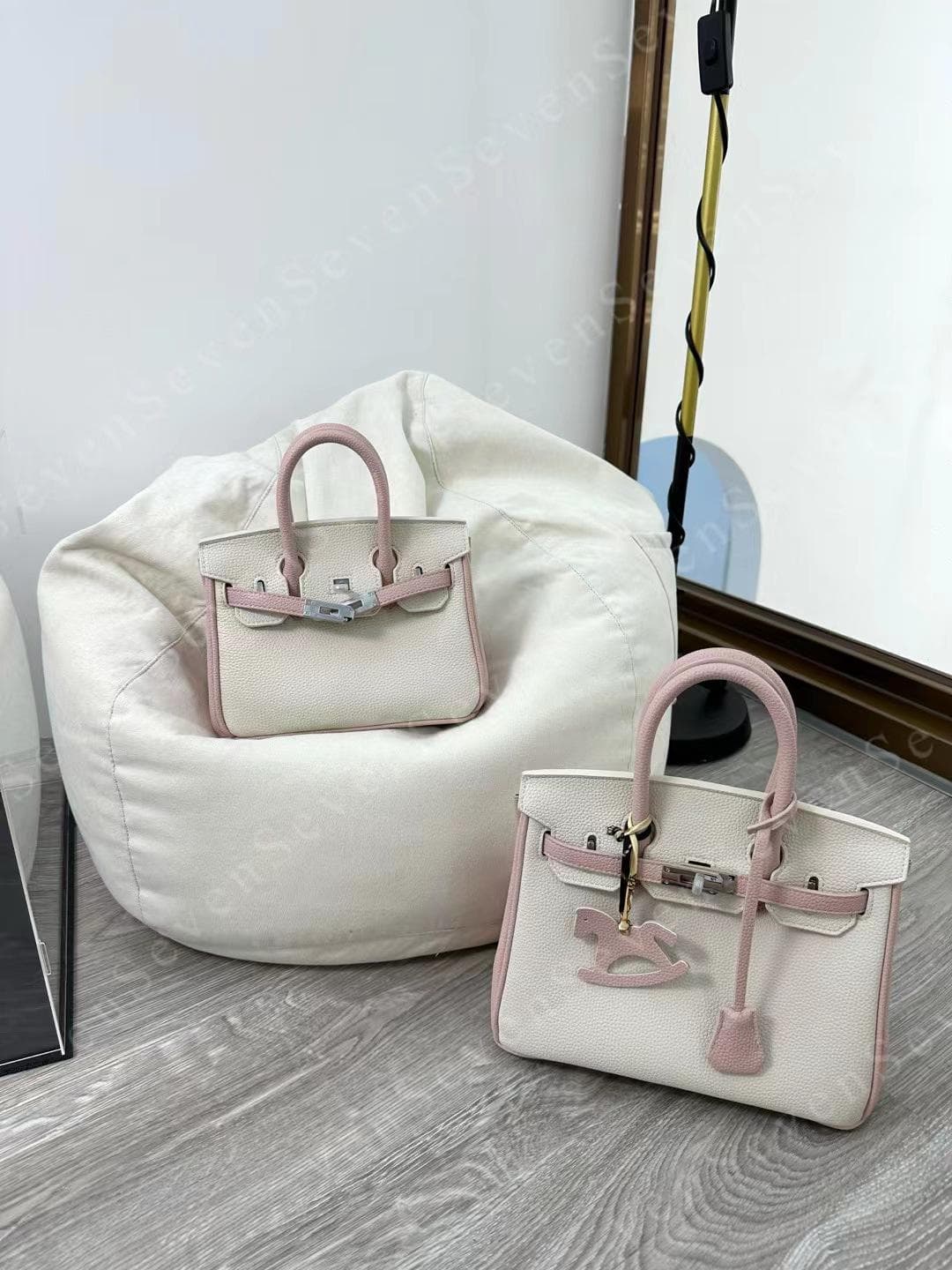 Women's Classic Retro Handbags - European & American Fashion