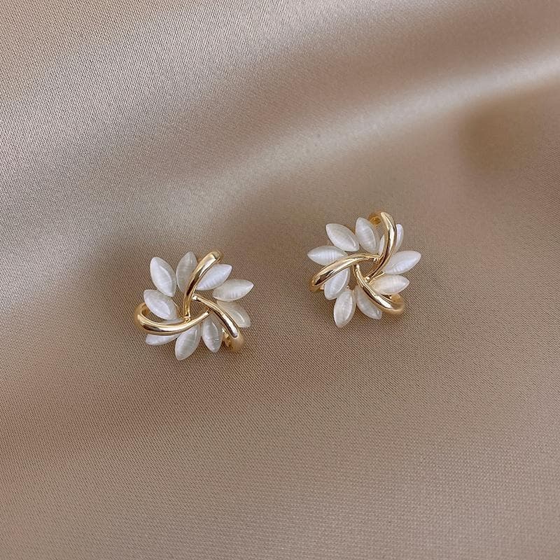 New Classic  Luxury Party Girls Unusual Earrings Elegant  Petal Round Stud Earrings for Women LM