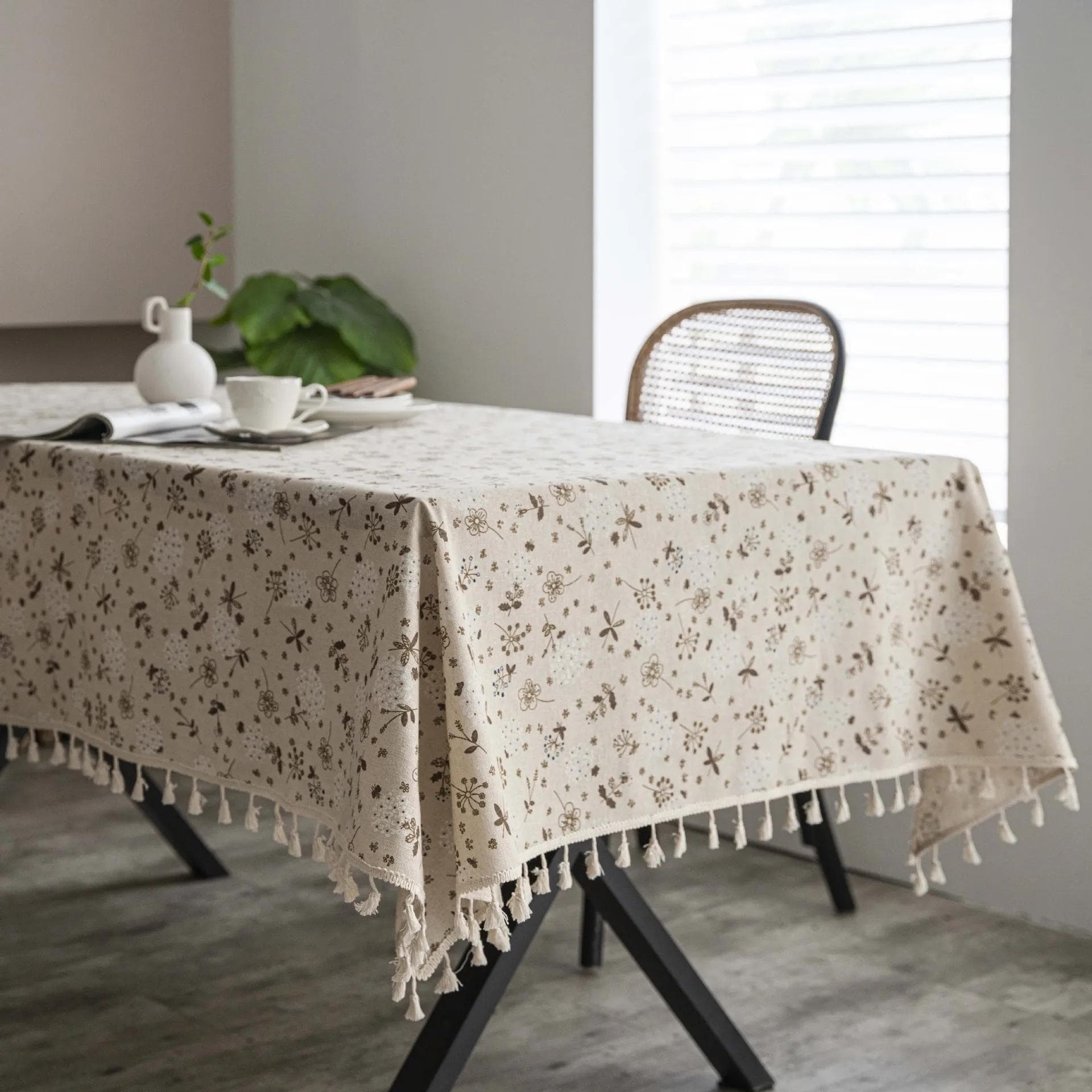 Vintage Cotton Linen Tablecloth Floral Pattern Table Cloth with Tassel Washable Table Cover for Dinning,Picnic,Tabletop Decor 90X90cm