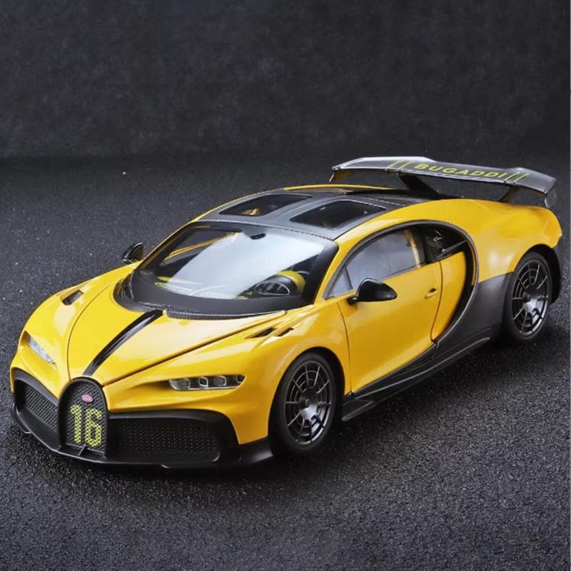 New 1:18 Scale Chiron Sports Car Model Toy Diecasts Metal Doors Opened Sound Light Shock Absorption Vehicles Toys Gifts for Children yellow