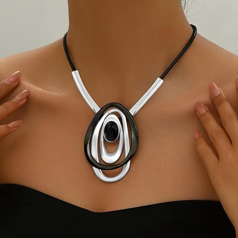Exquisite and Simple Geometric Pendant Necklace - Versatile European Style Jewelry, Suitable for Daily Wear silver