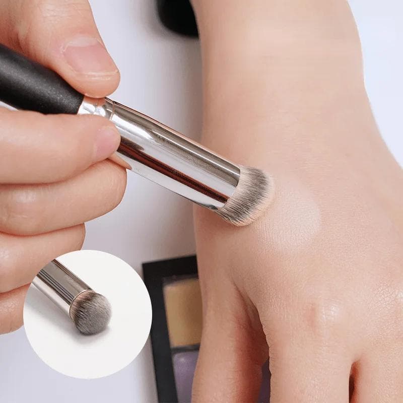 1 Pcs Foundation Concealer Brush, Premium Contour Blusher Brushes, Flawless Under Eye Dense Face Makeup Brush for Blending black