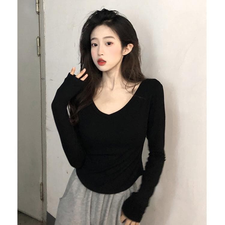 White Long-sleeved V-neck T-shirt for Women In Summer Underwear Sexy Slim Design Niche Shoulder Short Top XL black