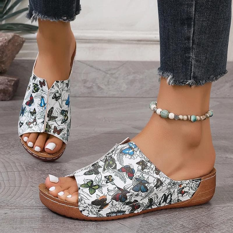 Butterfly Printed Wedge Slippers for Women Lightweight Peep Toe Platform Sandals Woman Summer 2025 Comfort Non Slip Beach Slides 43 white