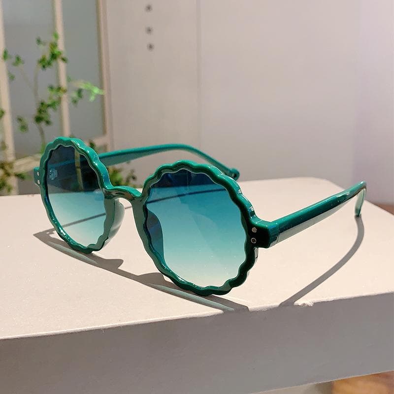 KAMMPT Fashion Round Sunglasses Women Vintage Flower Rim Gradient Lens Stylish Shades Trendy Sun Glasses New Design without case