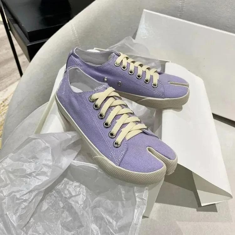 New Canvas Tabi Shoes Split Toe Flats Women Mary Janes Sneaker Casual Fashion Women Pig Hoof Shoes High Quality Women Flat Shoes 38