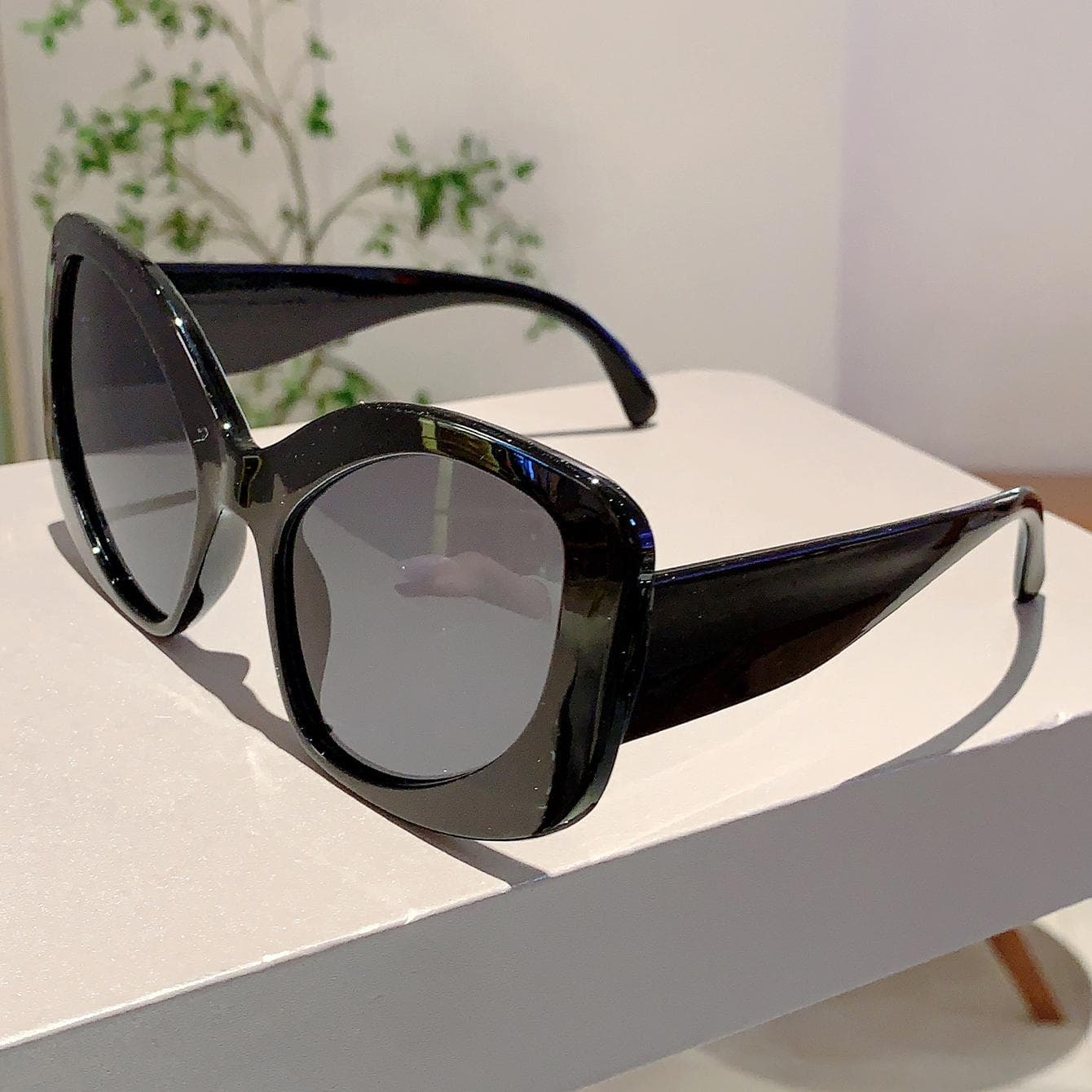 KAMMPT Stylish Oversized Sunglasses Women Irregular Rim UV Protection Trendy Travel Shades as picture shows