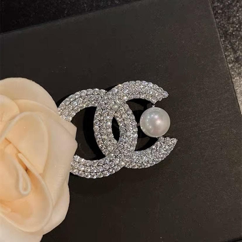 03 Premium Light Luxury Micro-Inlaid Zircon Bow Super Flash Bead Retro Brooch