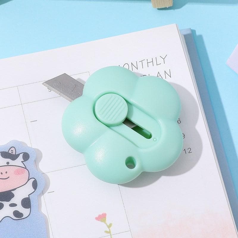 Mini Utility Knife Cute Flower Pocket Box Cutters for Home Office School Stationery Cutting Supplies green