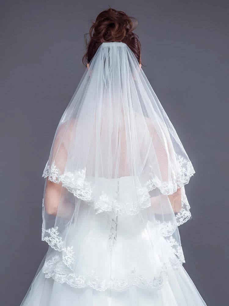 White Two Layers Bride Wedding Veils Lace Edge Sexy Short Waist Length Wedding Veil with Comb Dress Veil for Bride white