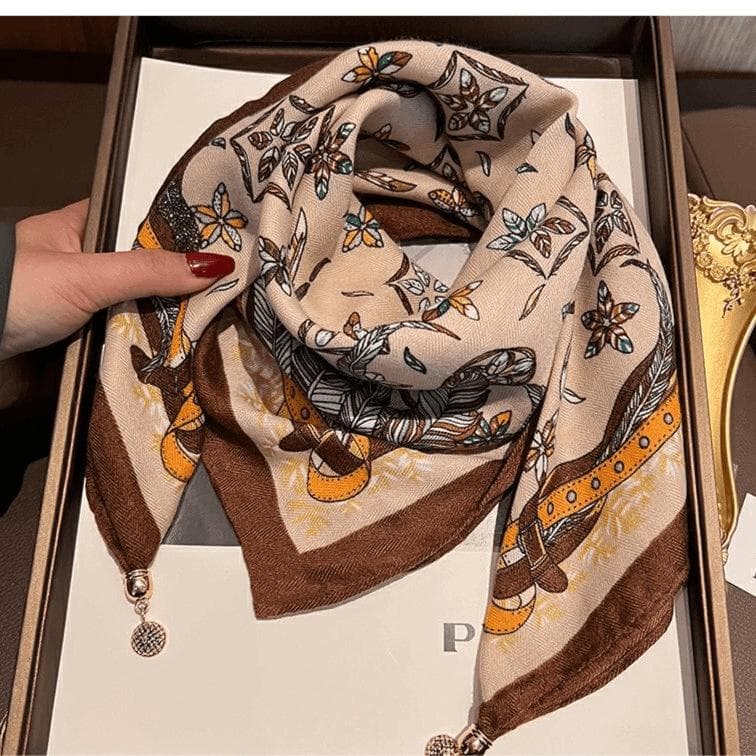 High-End Women's Magnetic Triangle Scarf for Autumn/Winter In Cotton & Linen