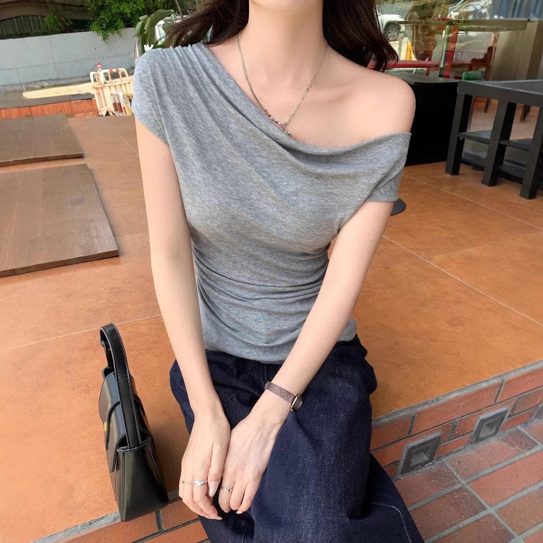 Off-shoulder Short-sleeved T-shirt for Women In Summer New Design, Chic and Fashionable Solid Color Sexy Off-shoulder Short Top XL grey