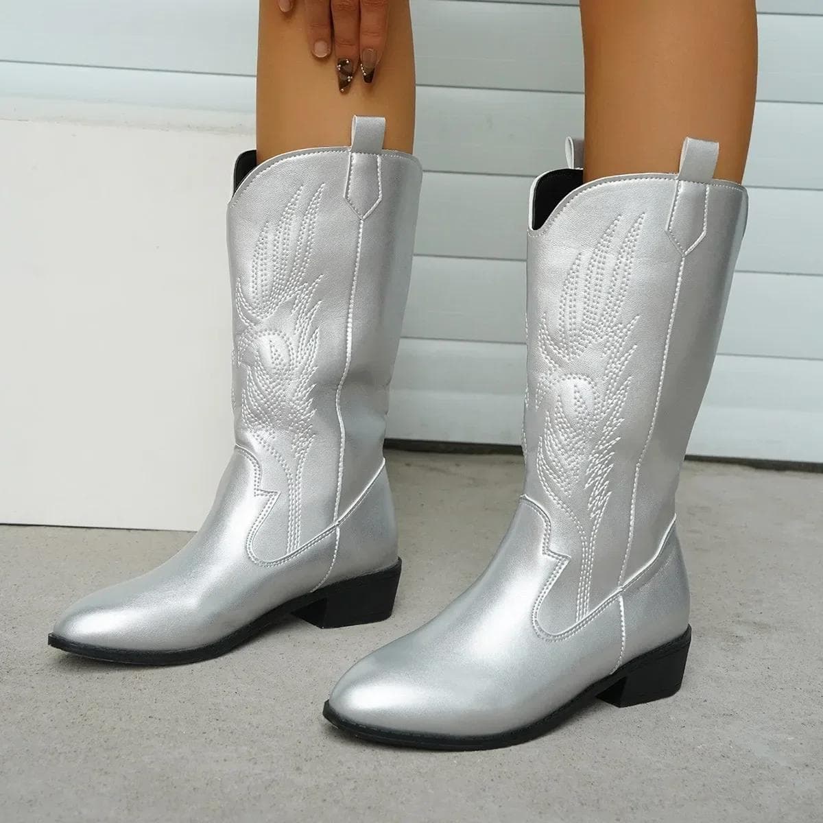 Fashion Women Fashion Slip on Knight Boots Ladies Autumn Winter Thick Sole Knight Boots Pointed Toe Square Heel Embroidered Cowboy Boots 38