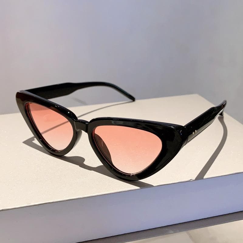 Vintage Designer Triangle Cat Eye Sunglasses Women Men Punk Fashion Luxury Rivet Sexy Shades