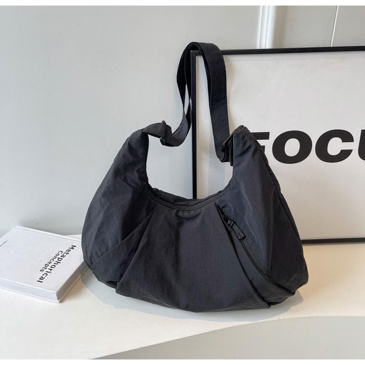 Large capacity lightweight dumpling bag women's 2026 new sports fitness bag versatile commuter bag shoulder messenger bag black