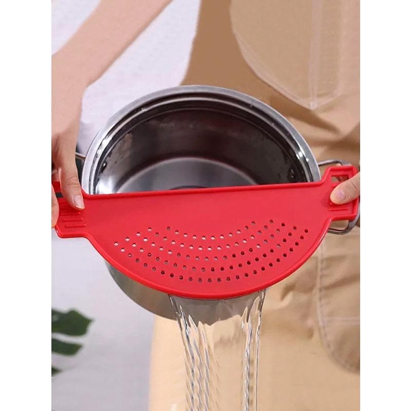 1PC Clip On Strainer,Plastic Drainer Strainers Pot Funnel Crescent-Shaped Food Filter Board Sieve Draining one-size red