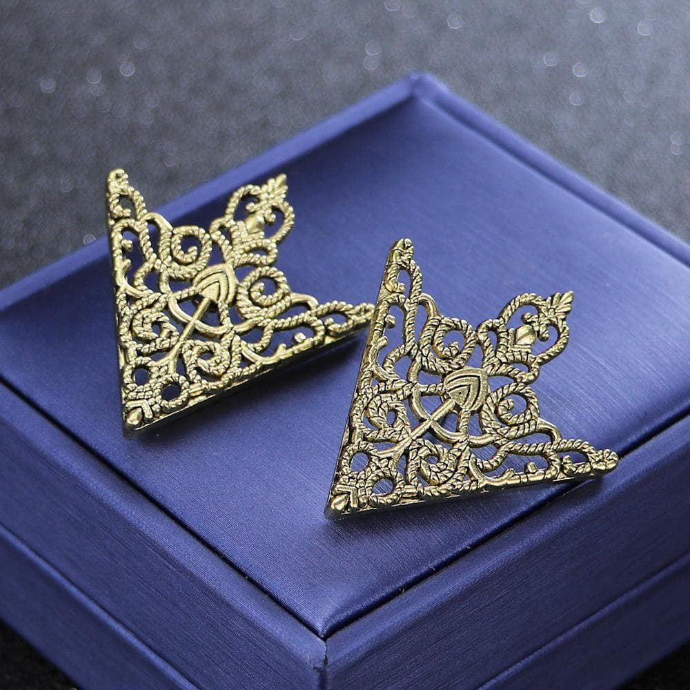 Brooch Vintage Triangle Shirt Collar Pin Hollow Metal Needle Brooch For Women Men Lapel Pin Clothes Decor bronze