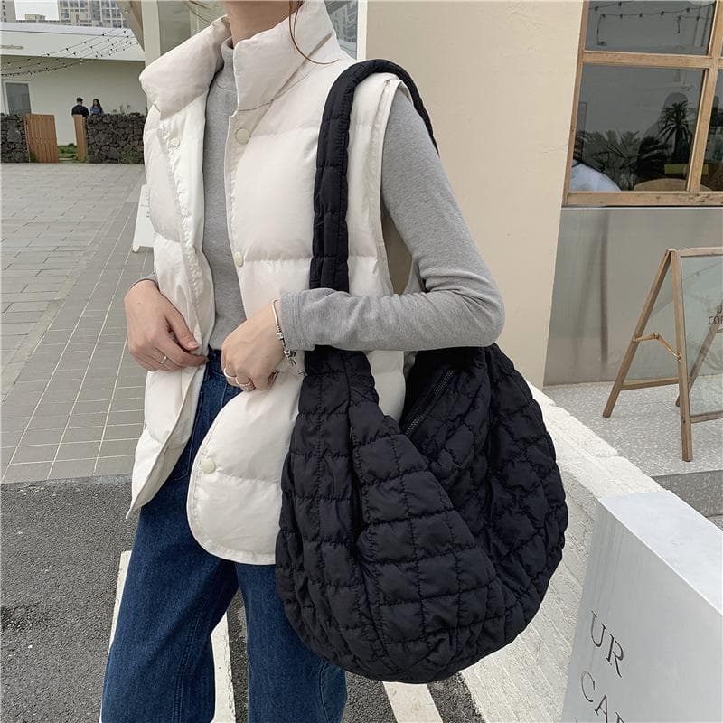 Niche and Versatile Cloud Pleated Underarm Bag, A Casual Dumpling Bag, A Single-shoulder Crossbody Bag, and A Female Tote black