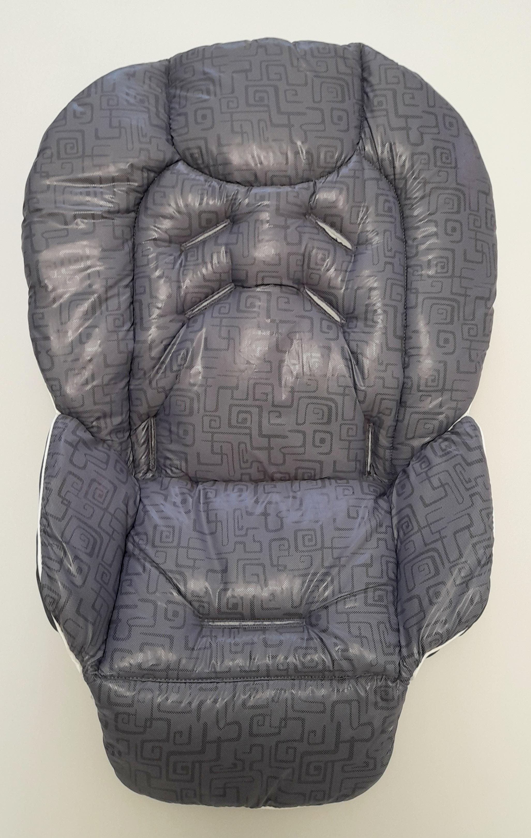 Chicco Polly highchair waterproof cover with pattern, water-repellent highchair insert one size