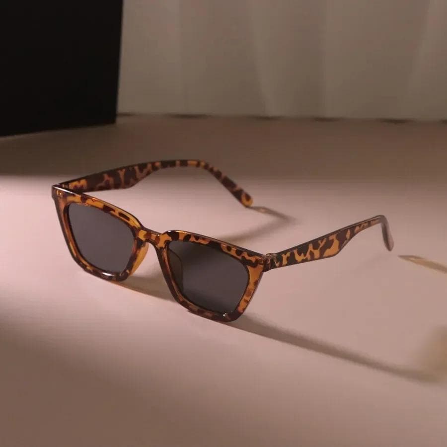 Classic Square Sunglasses Small Frame Fashion Eyewear for Women Men Designer Brand Elegant Sun Glasses Mirror Colors Other
