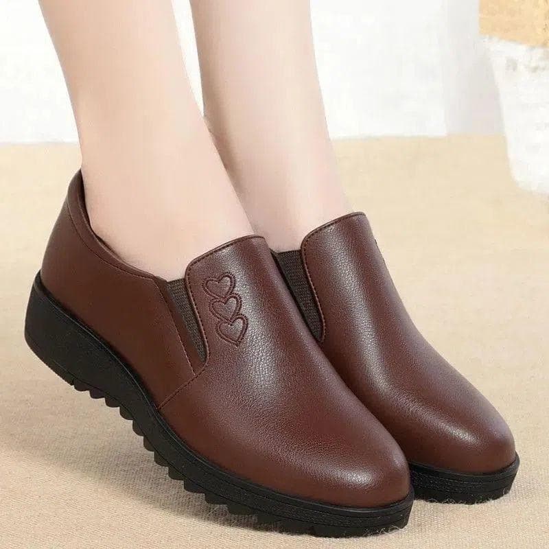 Autumn Lightweight Soft Sole Single Shoe Anti Slip Lazy Shoes Women's Comfortable Middle-aged and Elderly Plus Size Women's Shoes 40 brown