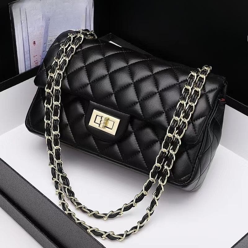 Classic Leather Versatile Chain Bag for Women with Large Capacity and Texture Single Shoulder Crossbody Bag