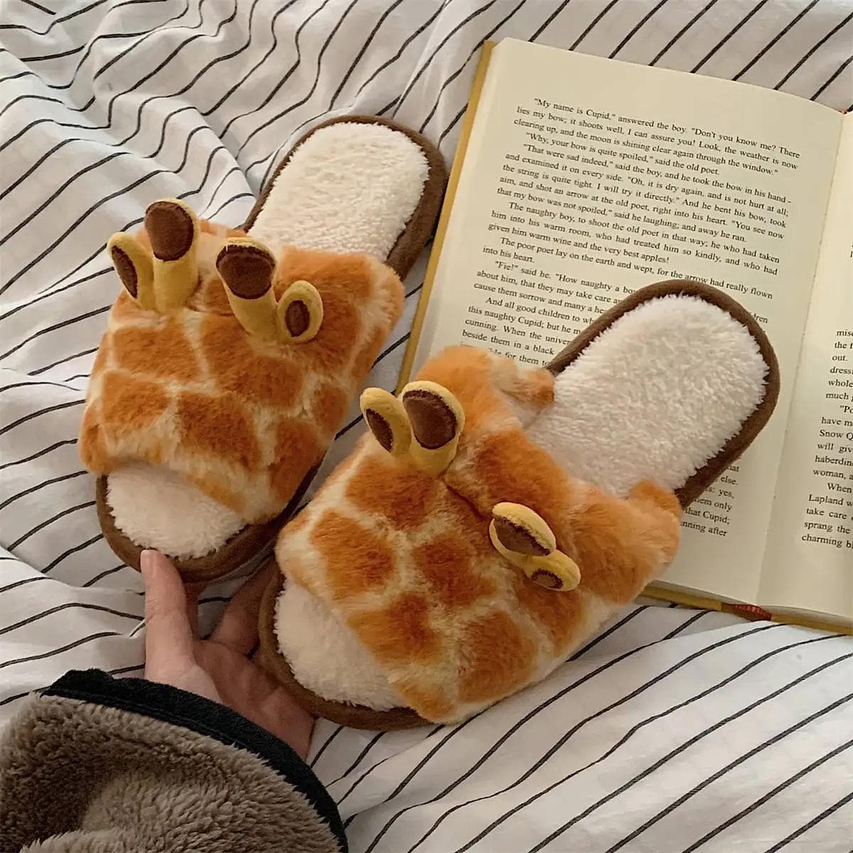 Shoes for Women Winter New Indoor Warm Cotton Shoes for Students At Home Cartoon Giraffe Plush One-word Slippers Chinelos Planos 38-39 yellow