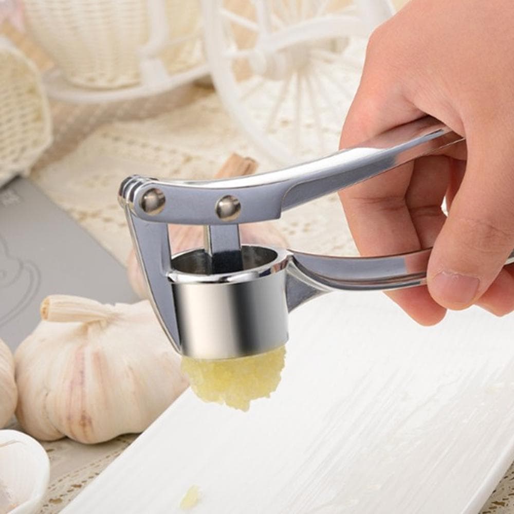 Garlic Press Stainless Steel Mincer Ginger Crusher Garlic Presser Chopper Easy Squeeze Rust Proof Ergonomic Handle Easy Clean silver
