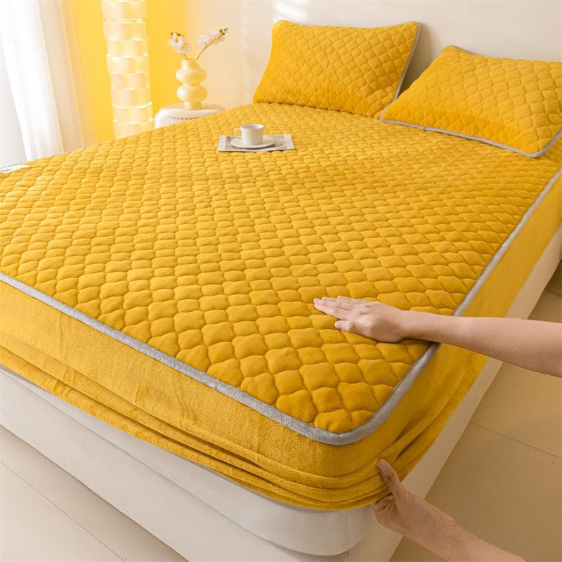 Super Thick Fleece Warm Mattress Cover All-inclusive Fluffy Quilted Fitted Bed Sheet Solid Color Mattress Protector for Winter 180x200x30cm 1pc