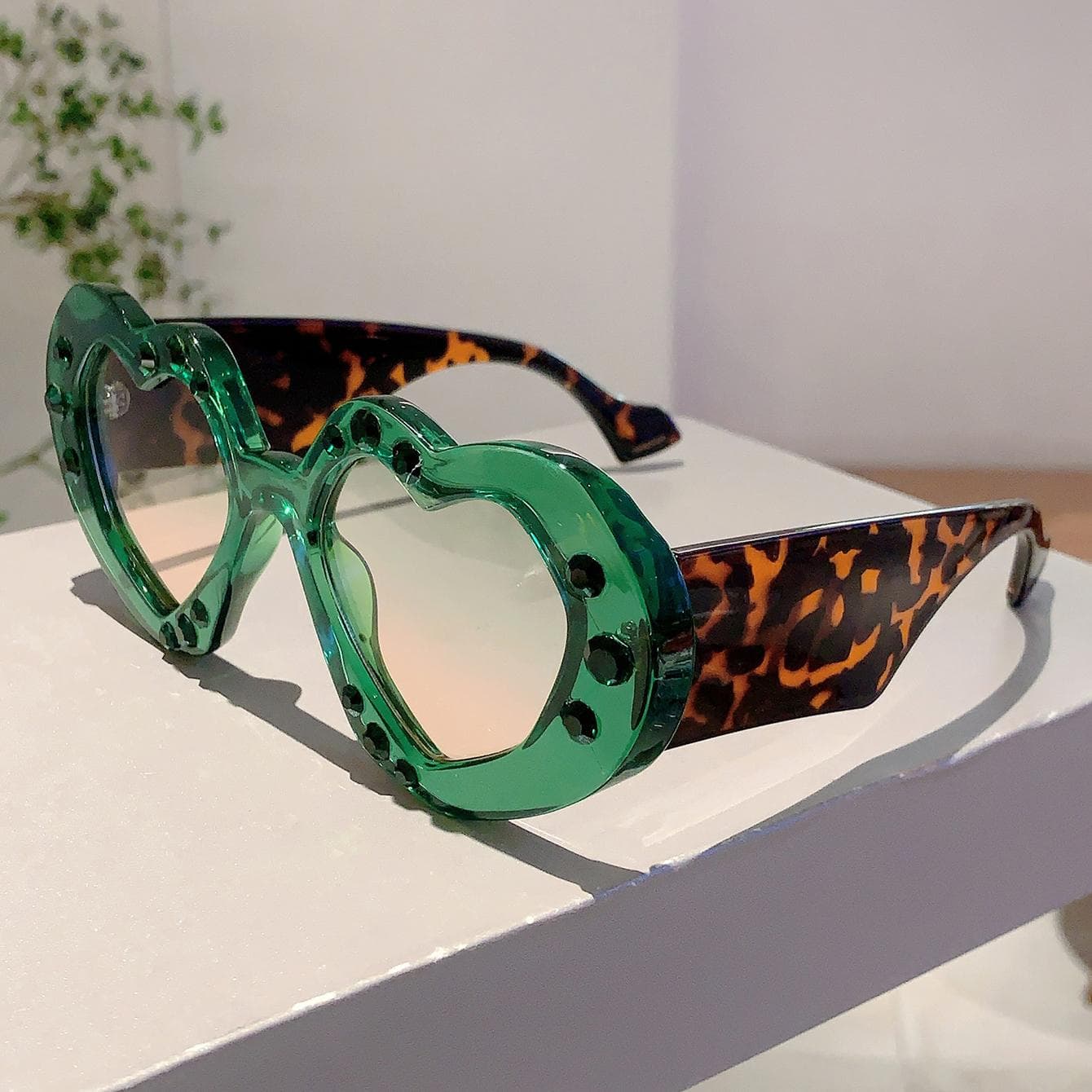 KAMMPT Heart Designer Sunglasses Clear Rhinestone Colorful Women Luxury Brand Beach Sun Glasses Fashion Shades as picture shows