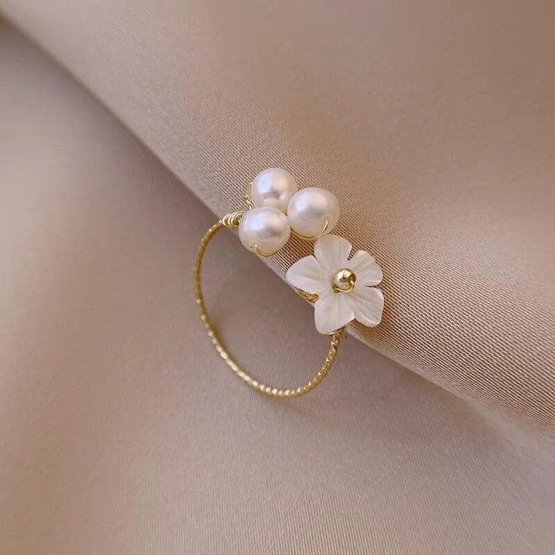 Arrival Trendy Sweet Fresh Water Shell Flower Rings For Women Students Elegant Fashion Simulated Pearl Jewelry