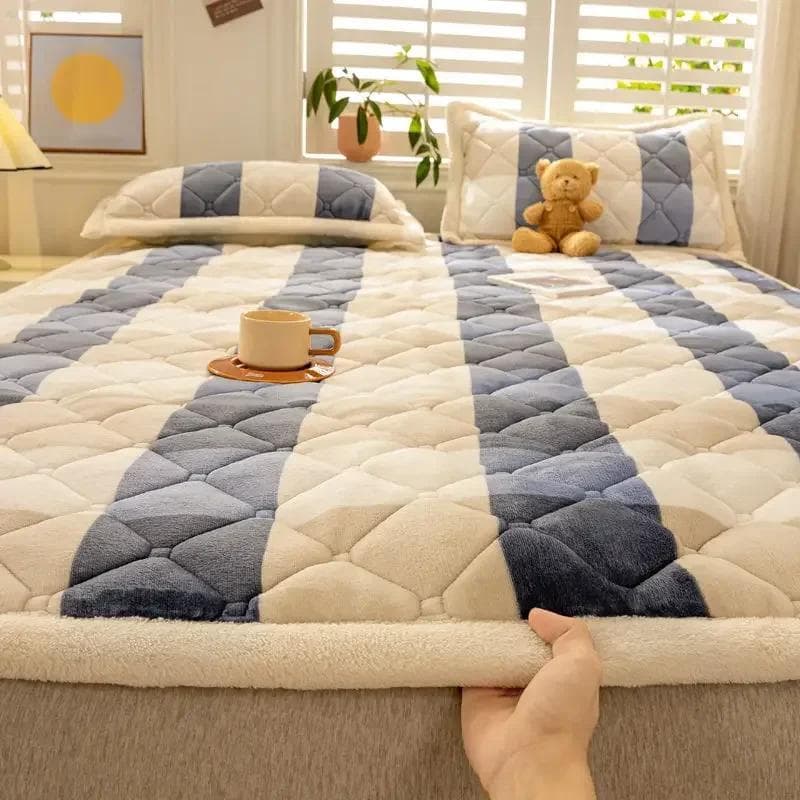 Winter Thickened Plush Warm Mattress Topper Luxury Anti-static Bed Sheet Bed Cover Fold Thin Tatami Mat Mattress Protector Cover 90x200cm 1pc