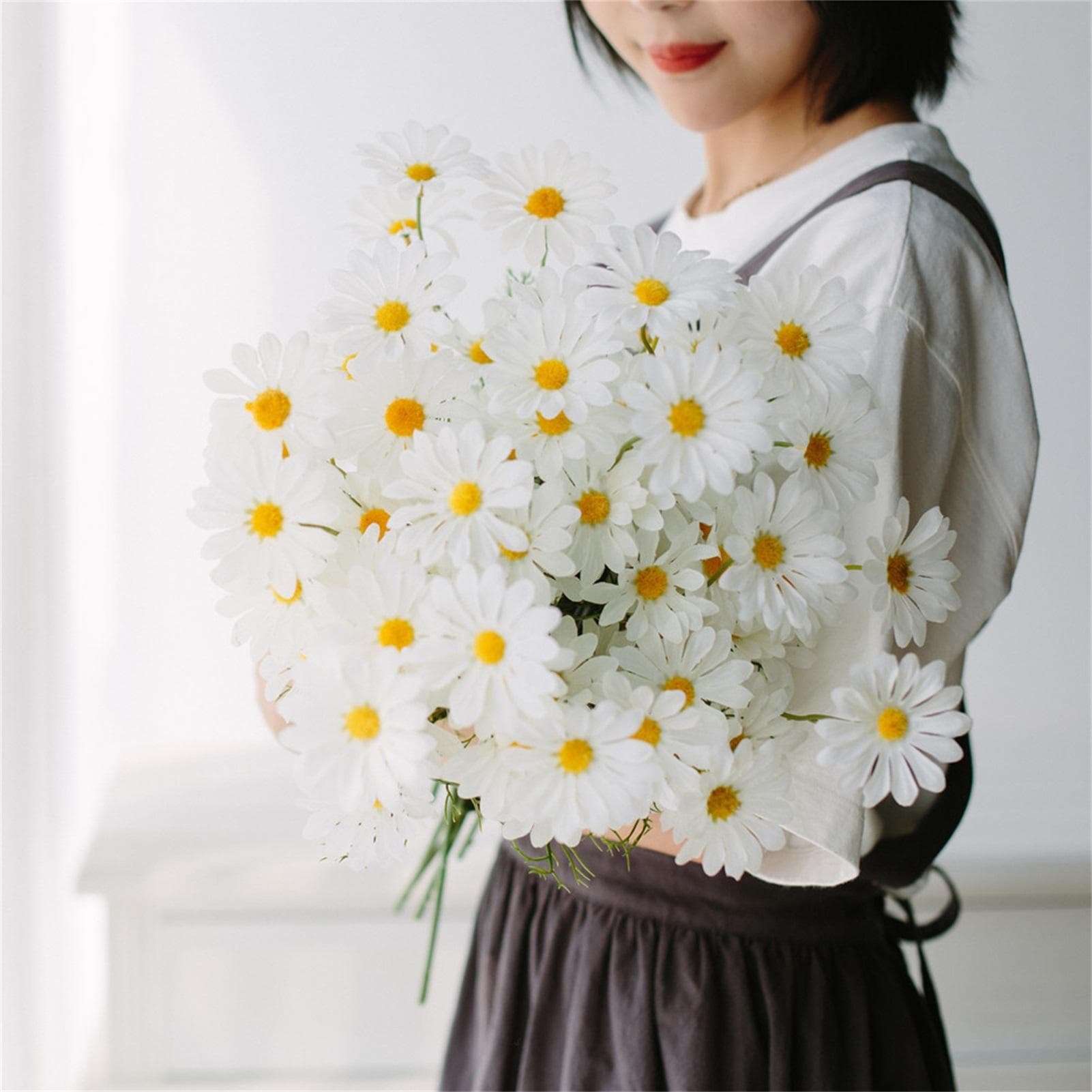 Artificial Daisy Silk Plastic Soft Easy Cleaning Attractive Decorative Fake Wildflowers for Living white