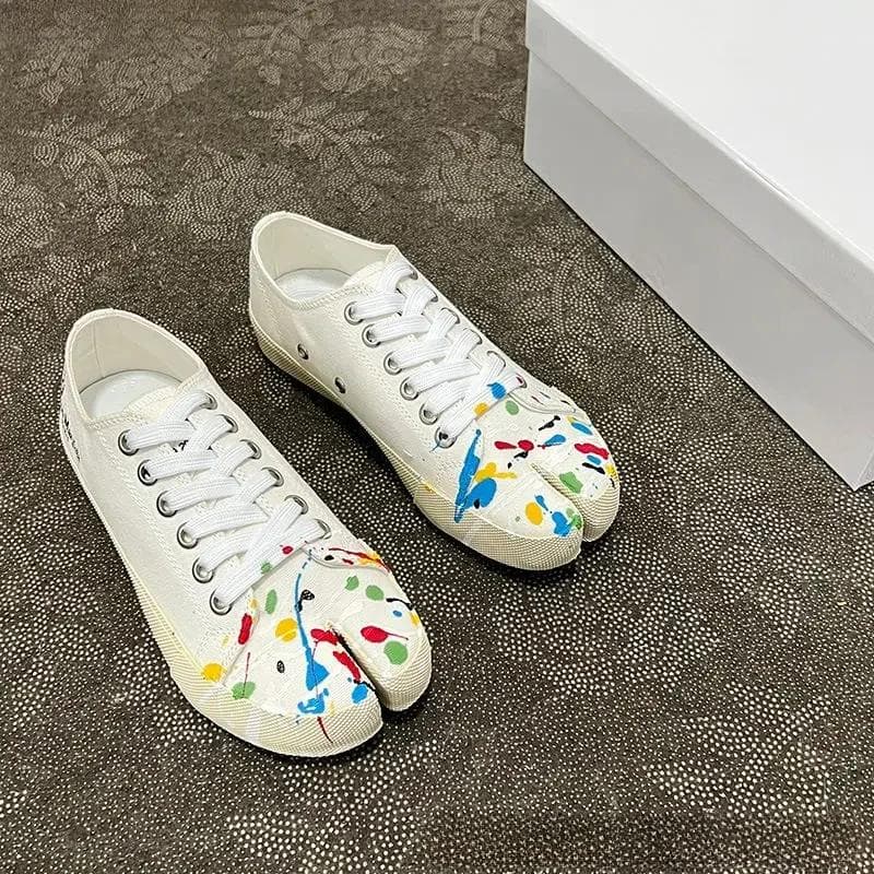 New Canvas Tabi Shoes Split Toe Flats Women Mary Janes Sneaker Casual Fashion Women Pig Hoof Shoes High Quality Women Flat Shoes 36