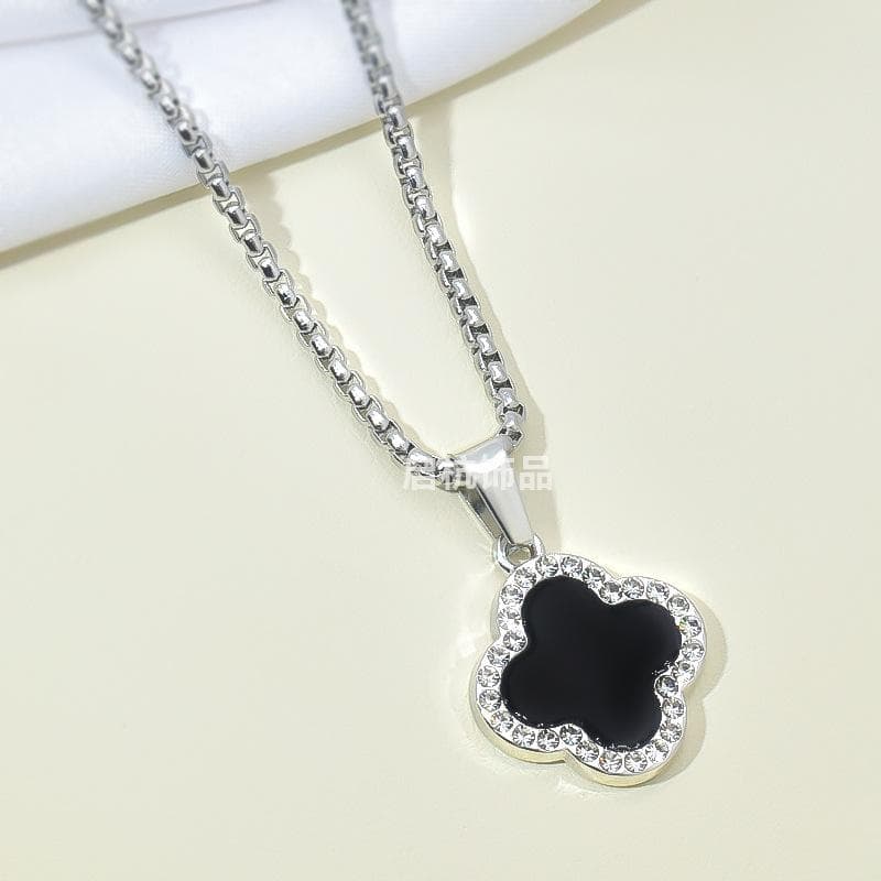Four-Leaf Clover Necklace Women'S High-Value Versatile Trend Diamond-Encrusted Pendant Autumn And Winter Sweater Chain
