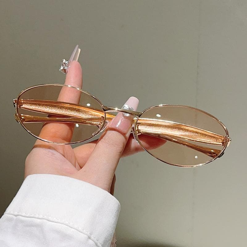 Vintage Metal Oval Sunglasses Retro Trendy Eyewear for Women Men Fashion Casual Shades Brand Design Sun Glasses as picture shows